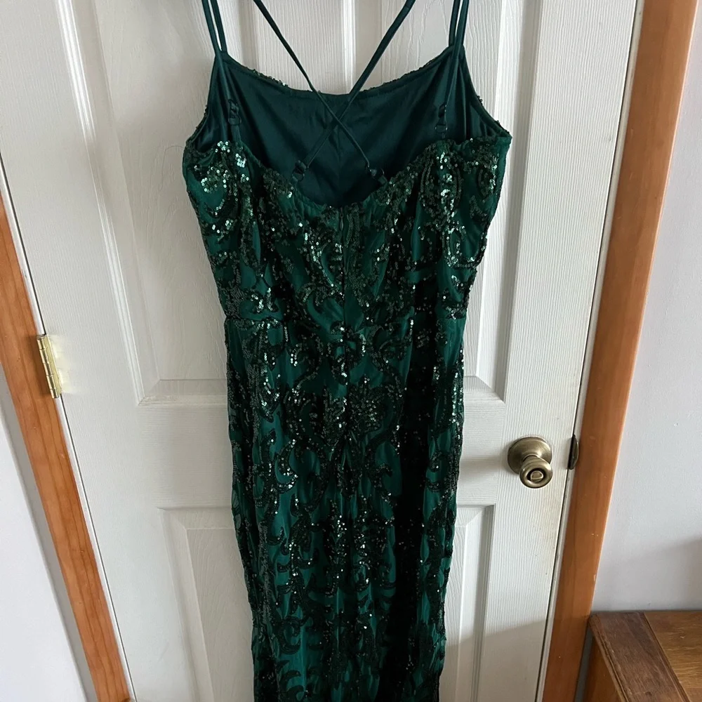 EMERALD GREEN PROM DRESS - Picture 3 of 4